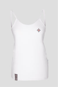 Damen Edelweiss Spaghetti-Top von Edelvetica, ein elegantes und sommerliches Kleidungsstück. Dieses Top zeichnet sich durch ein feines Edelweiss-Muster aus und bietet einen leichten und luftigen Tragekomfort. Ideal für warme Tage, kombiniert es schweizerische Tradition mit einem femininen und modernen Stil
