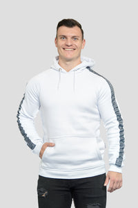 Herren Edelweiss Kapuzenpullover von Edelvetica, eine komfortable und modische Oberbekleidung. Der Pullover ist mit einem auffälligen Edelweiss-Muster verziert, das sowohl Tradition als auch modischen Chic ausstrahlt. Er eignet sich ideal für lässige und stilbewusste Alltagslooks.