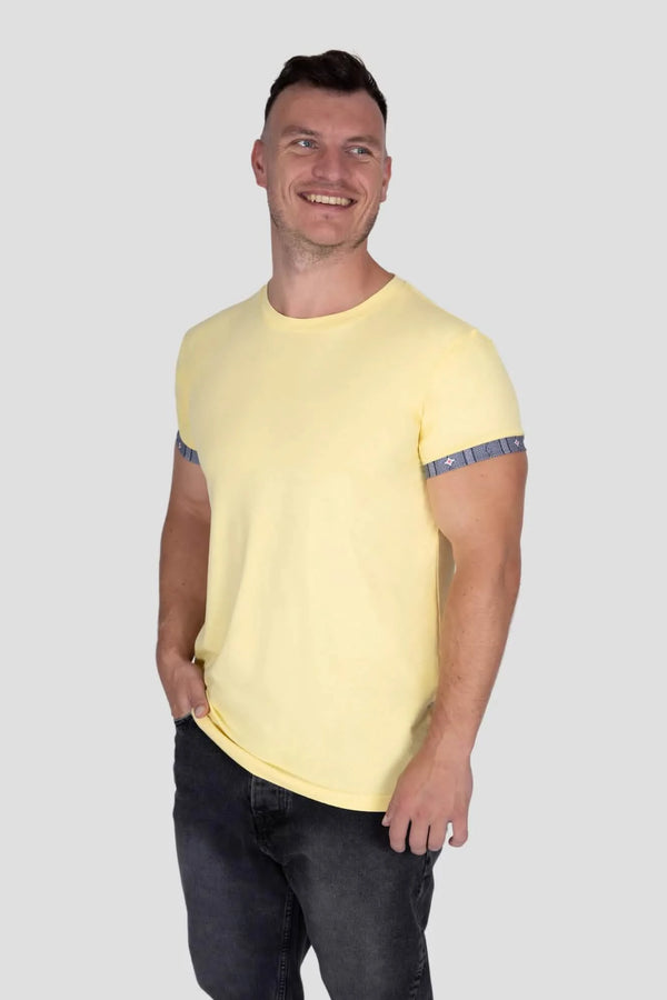 Herren-T-Shirt mit Edelweiss-Motiv am Armabschluss von Edelvetica