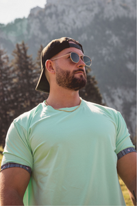 Herren-T-Shirt mit Edelweiss-Motiv am Armabschluss von Edelvetica