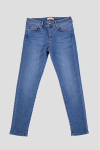 Damen Edelweiss Jeans von Edelvetica, eine modische und vielseitige Jeanshose. Charakterisiert durch einzigartige Edelweiss-Stickereien, die der Jeans eine besondere Note verleihen. Perfekt für einen lässig-eleganten Look, der Tradition und modernen Stil vereint.