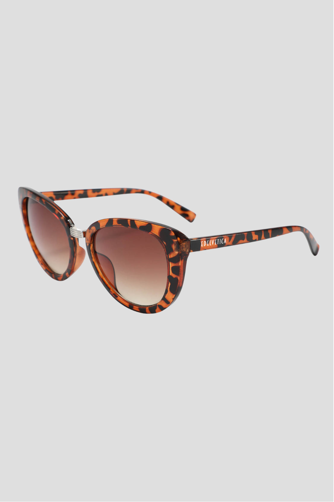 Damen Sonnenbrille 'Cat Eye Rund' von Edelvetica, eine modische und elegante Sonnenbrille. Dieses Modell kombiniert das klassische Cat-Eye-Design mit einer runden Form, was einen zeitgenössischen und femininen Look schafft. Ideal für stilbewusste Frauen, die ein Accessoire suchen, das sowohl Trendbewusstsein als auch einen Hauch von Vintage-Appeal bietet.