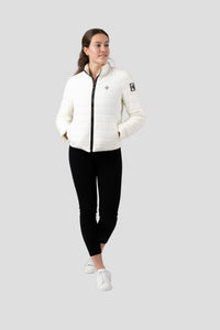 Damen Edelweiss Übergangsjacke von Edelvetica, eine elegante und funktionale Jacke. Sie zeichnet sich durch das charakteristische Edelweiss-Design aus, das stilvolle Akzente setzt. Ideal für die Übergangszeit, vereint die Jacke Komfort mit modischem Ausdruck und eignet sich perfekt für vielseitige Outfits.