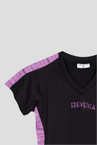 Damen Edelweiss Sportshirt von Edelvetica, ein funktionelles und stilvolles Sportbekleidungsstück. Das Shirt besticht durch ein charakteristisches Edelweiss-Design, das sportliche Funktionalität mit einem Hauch von alpiner Ästhetik verbindet. Ideal für aktive Frauen, die Wert auf Komfort und Stil bei ihren sportlichen Aktivitäten legen.