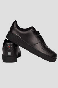 Edelvetica Sneaker, ein modischer und bequemer Schuh für den Alltag. Diese Sneaker kombinieren ein schlichtes und elegantes Design mit Funktionalität, ideal für alle Stilbewussten. Sie sind perfekt für einen lässigen, aber dennoch stilvollen Look, der zu verschiedenen Anlässen passt.