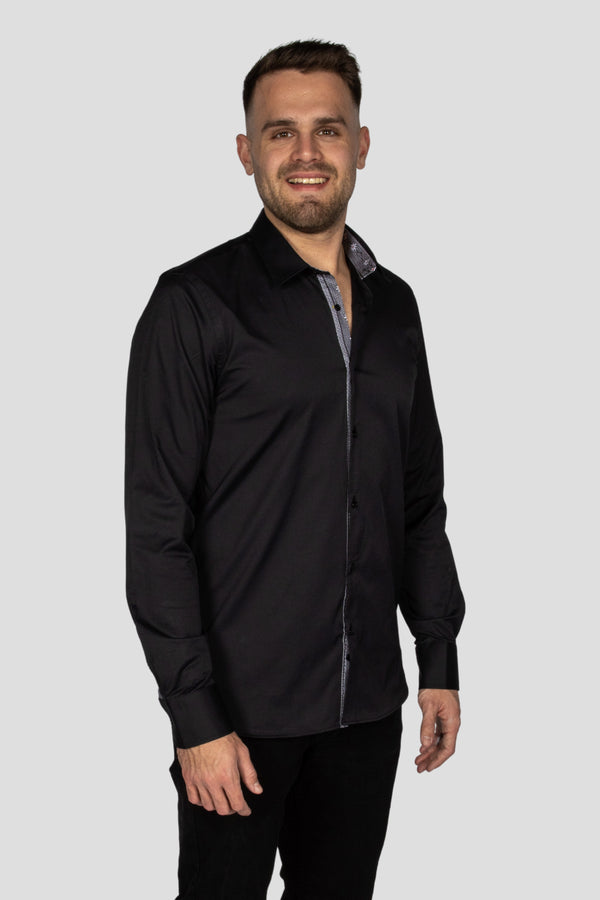 Herren Edelweiss Hemd von Edelvetica, elegant und traditionell gestaltet. Das Hemd zeichnet sich durch ein feines Edelweiss-Muster aus, das einen Hauch von alpiner Eleganz verleiht. Es ist ideal für Anlässe, bei denen eine Kombination aus klassischem Stil und modischer Raffinesse gefragt ist.