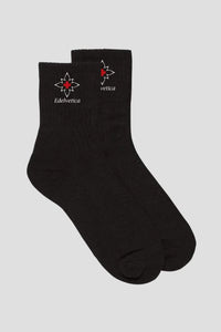 Socken im 3er-Pack von Edelvetica, mittlere Länge, die Komfort und Stil vereinen. Diese Socken zeichnen sich durch ein subtiles, aber charakteristisches Design aus, ideal für den täglichen Gebrauch. Sie bieten eine perfekte Mischung aus Funktionalität und modischer Eleganz.