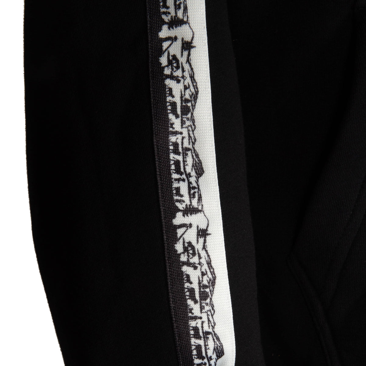Herren Scherenschnitt-Jacke von Edelvetica, eine stilvolle und künstlerisch gestaltete Oberbekleidung. Die Jacke zeichnet sich durch ihr einzigartiges Scherenschnitt-Design aus, das traditionelle Schweizer Kunst mit moderner Mode verbindet. Ideal für einen auffälligen und kultivierten Look.