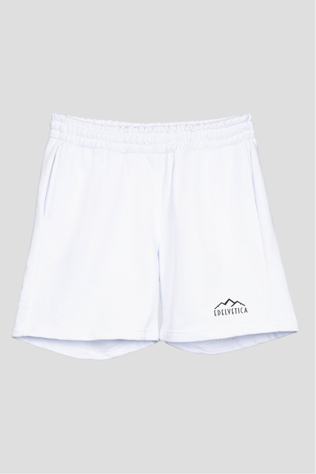 Herren Shorts von Edelvetica mit Edelweiss-Abschluss und Logo, eine modische und praktische Wahl für Freizeitaktivitäten. Diese Shorts zeichnen sich durch ein charakteristisches Edelweiss-Muster am Abschluss und das Edelvetica-Logo aus, was einen Hauch von alpiner Eleganz und Markenidentität verleiht. Ideal für Herren, die lässige, aber stilvolle Kleidung schätzen.