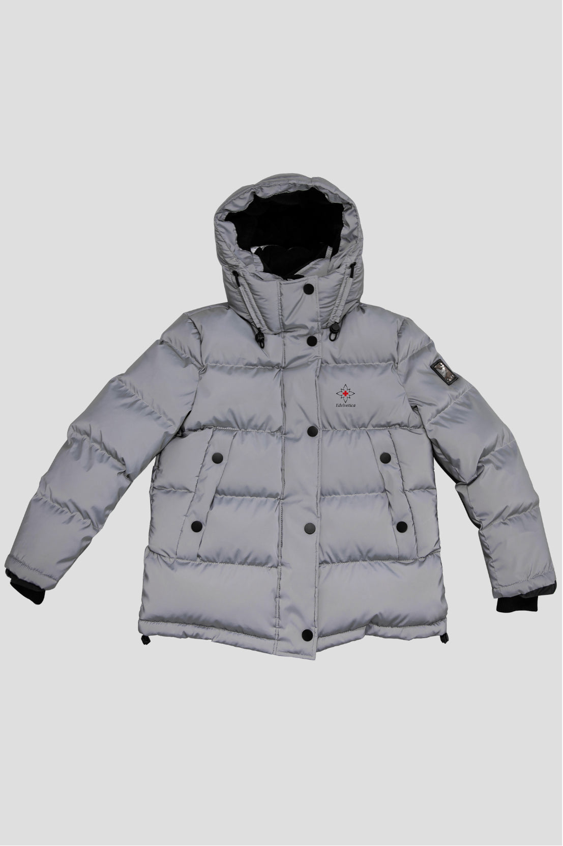 https://www.edelvetica.ch/cdn/shop/files/Winterjacke-grau-Reflektor-mit-neuem-Blumenlogo.webp?v=1705674692&width=1200