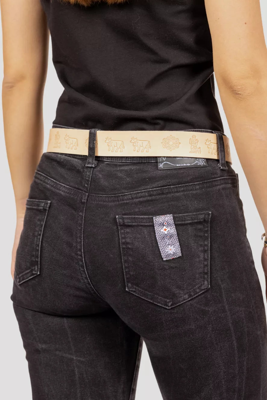 Appenzeller-Gürtel in Beige mit eingravierten Ornamenten