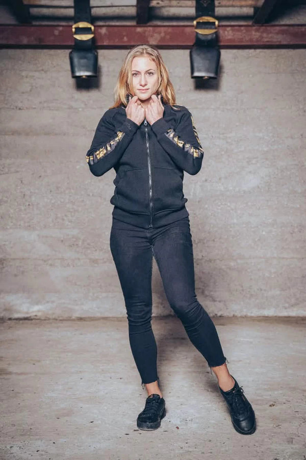 Damen Jacke mit Alpaufzug Muster, Stehkragen und Taschen.