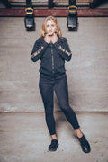 Damen Jacke mit Alpaufzug Muster, Stehkragen und Taschen.