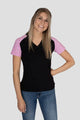 Damen T-Shirt Edelweiss Twist – Klassisches T-Shirt mit stilvollen Edelweiss-Akzenten an den Ärmeln. Weiche Baumwollmischung, bequeme Passform, perfekt für Alltag und Freizeit. Schweizer Design von Edelvetica.