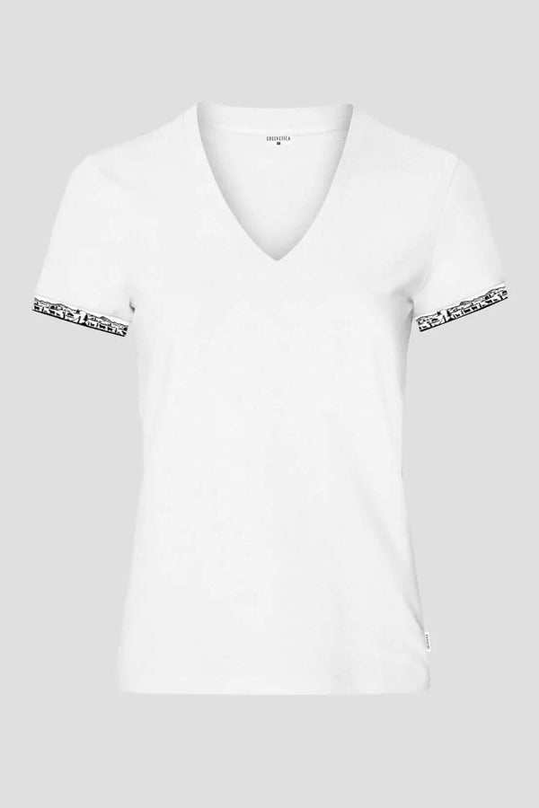 Scherenschnitt Original Damen T-Shirt in verschiedenen Farben mit einzigartigem Scherenschnitt -Design am Armabschluss von Edelvetica.