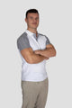 Herren Polo-Shirt Edelweiss Twist – Elegantes Poloshirt mit dezenten Edelweiss-Akzenten am Kragen und den Ärmelabschlüssen. Hochwertige Baumwollmischung, sportlich-eleganter Schnitt, ideal für Alltag, Freizeit und besondere Anlässe. Schweizer Design von Edelvetica.
