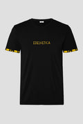 Herren Shirt 'Alpaufzug' von Edelvetica, das traditionelle Schweizer Kultur mit modernem Design verbindet. Das Shirt zeigt eine Darstellung des Alpaufzugs, einem traditionellen Schweizer Ereignis, das den Beginn des Alpsommers markiert. Es kombiniert Komfort und Stil, ideal für alltägliche oder besondere Anlässe.