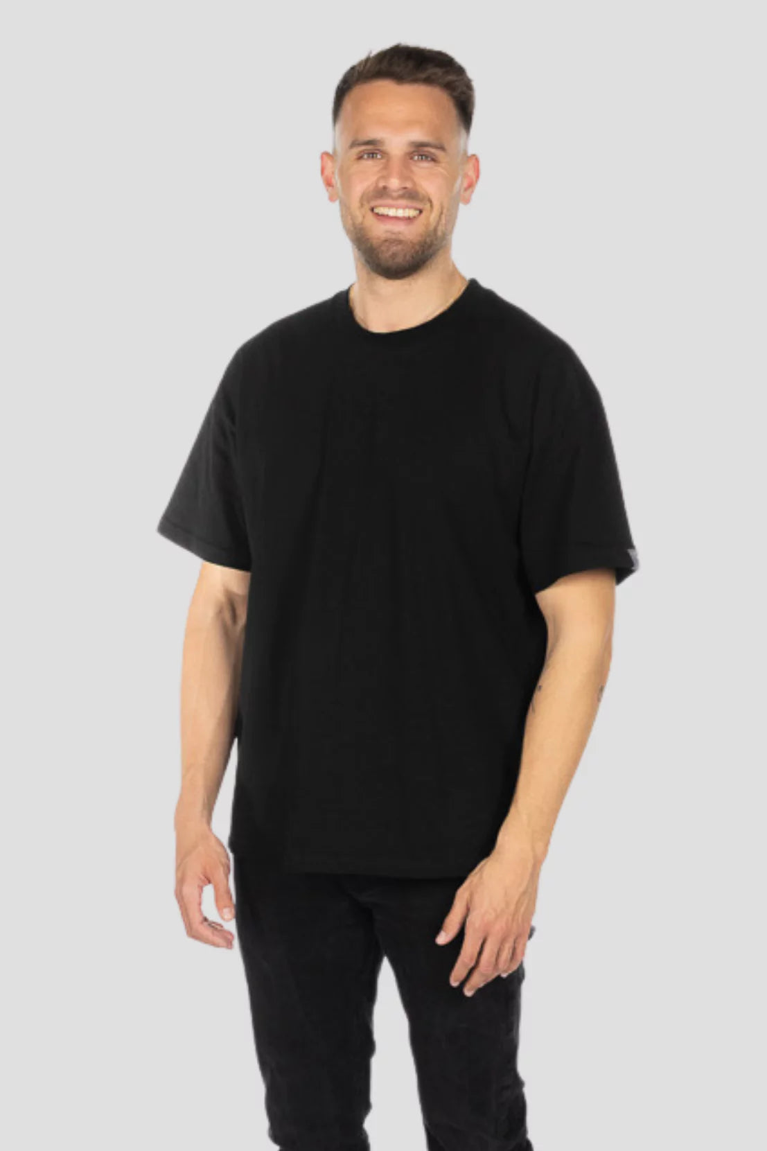 T-Shirt Edelweiss Oversized Light Herren mit dezentem Edelweiss-Badge am Arm – Oversized Fit aus 100 % Baumwolle