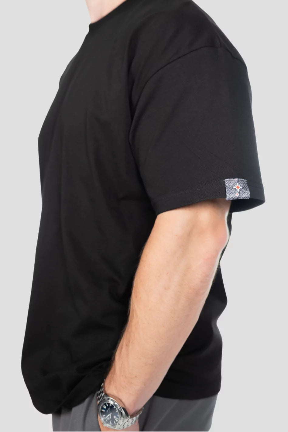 T-Shirt Edelweiss Oversized Light Herren mit dezentem Edelweiss-Badge am Arm – Oversized Fit aus 100 % Baumwolle