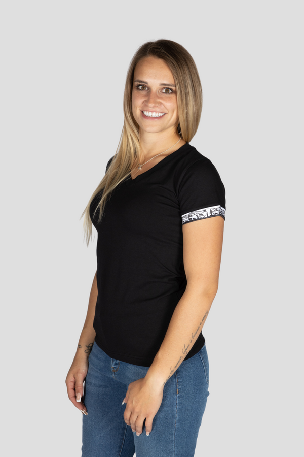 Scherenschnitt Original Damen T-Shirt in verschiedenen Farben mit einzigartigem Scherenschnitt -Design am Armabschluss von Edelvetica.