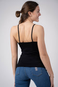 Damen Edelweiss Spaghetti-Top von Edelvetica, ein elegantes und sommerliches Kleidungsstück. Dieses Top zeichnet sich durch ein feines Edelweiss-Muster aus und bietet einen leichten und luftigen Tragekomfort. Ideal für warme Tage, kombiniert es schweizerische Tradition mit einem femininen und modernen Stil.