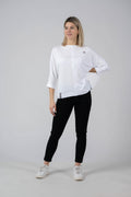 Damen Edelweiss Jeans von Edelvetica, eine modische und vielseitige Jeanshose. Charakterisiert durch einzigartige Edelweiss-Stickereien, die der Jeans eine besondere Note verleihen. Perfekt für einen lässig-eleganten Look, der Tradition und modernen Stil vereint.