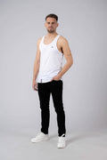 Herren Edelweiss Tank Top von Edelvetica, ein leichtes und stilvolles Oberteil. Dieses Tank Top zeichnet sich durch ein subtiles Edelweiss-Blumenmuster aus, das eine Verbindung zur Schweizer Kultur herstellt. Es ist perfekt für warme Tage und kombiniert Komfort mit einem Hauch von alpiner Eleganz.